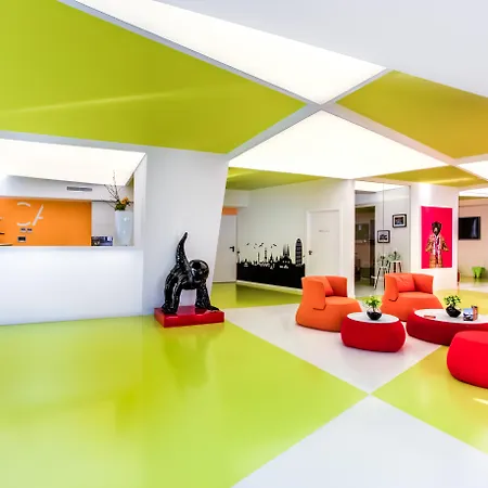 Cosmo Sants Apartment Barcelona