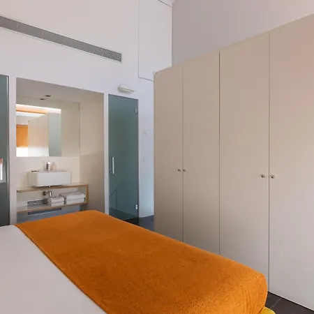 Cosmo Sants דירה
